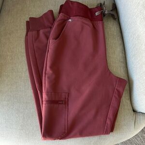 Figs Zamora jogger in dusty rose mauve color